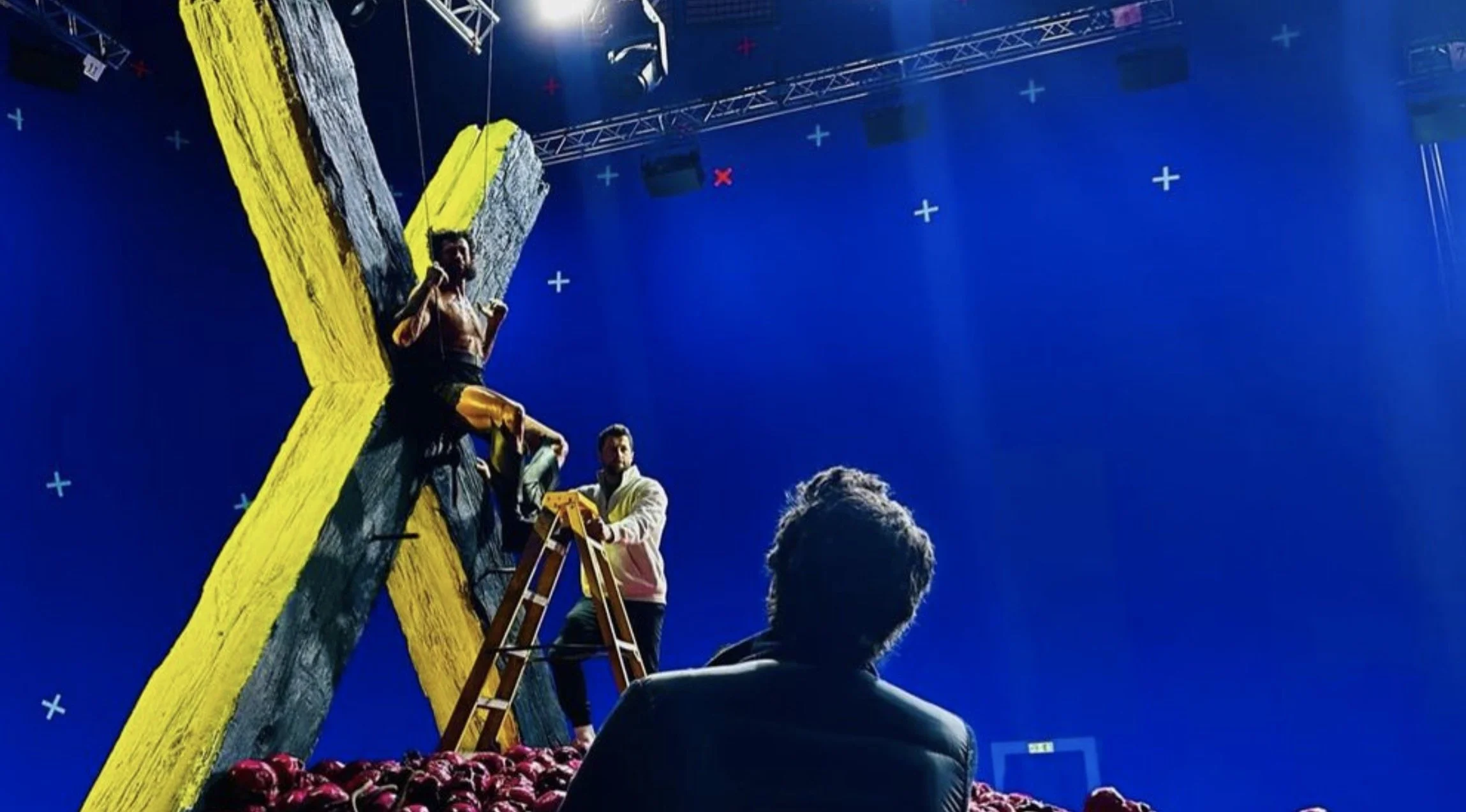 DEADPOOL & WOLVERINE Director Shares BTS Images of Hulk Battle and